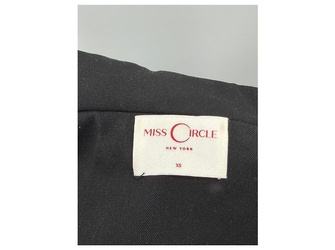 Autre Marque MISS CIRCLE Kurzer schwarzer Blazer - Ansicht 5