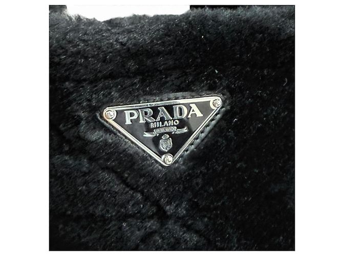 Prada Shearling Fell Schultertasche Schwarz - Ansicht 10