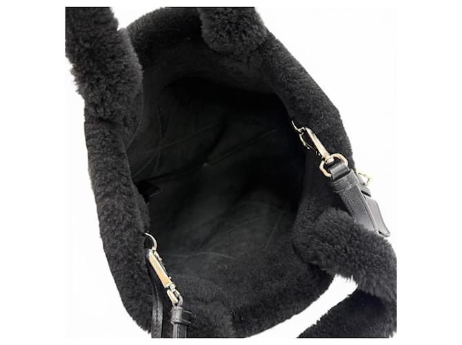 Prada Shearling Fell Schultertasche Schwarz - Ansicht 5