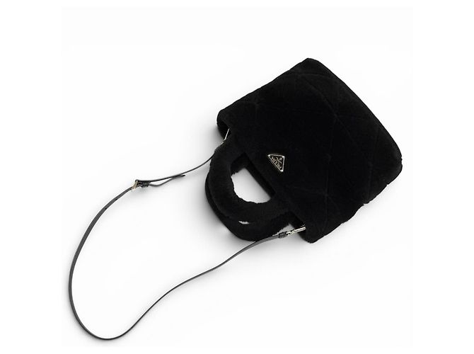 Prada Shearling Fell Schultertasche Schwarz - Ansicht 9