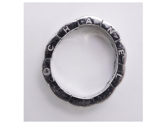 Anello Matelassé Chanel in oro bianco 18K - vista 4