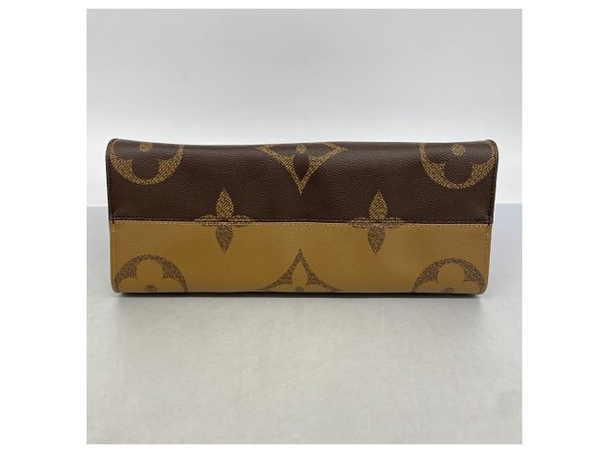 Borsa Tote Louis Vuitton Monogram Giant Reverse OnTheGo MM Marrone - vista 3