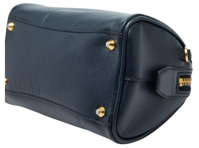 Saffiano Prada Triangle Logo Plate Mini Handtasche Marineblau - Ansicht 4