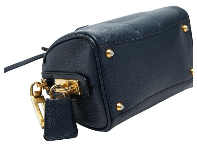 Saffiano Prada Triangle Logo Plate Mini Handtasche Marineblau - Ansicht 5
