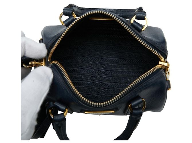 Saffiano Prada Triangle Logo Plate Mini Handtasche Marineblau - Ansicht 6