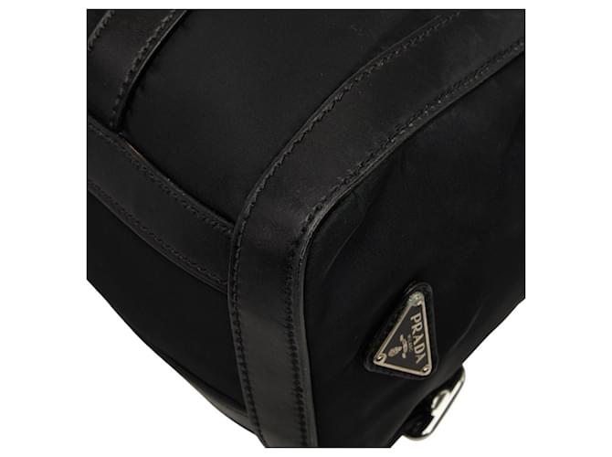 Borsa a tracolla con patta e placca logo Triangle Prada Nero - vista 8