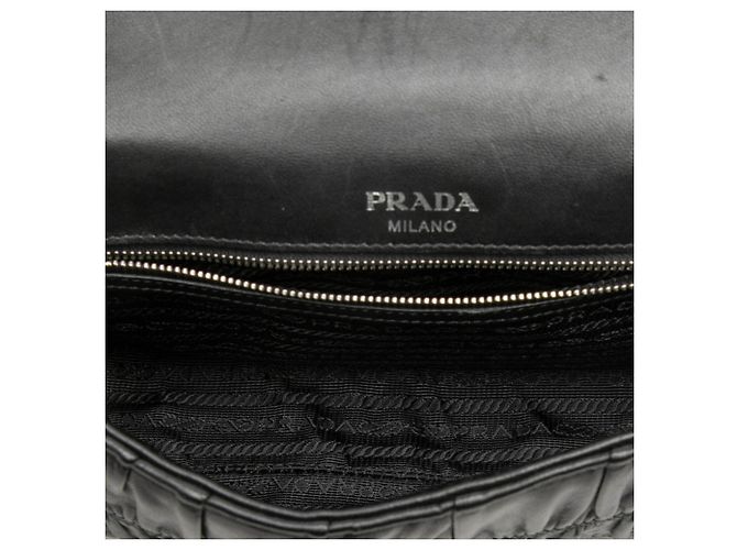 Borsa a tracolla e a spalla con catena in nappa gaufre arricciata Prada Nero - vista 4