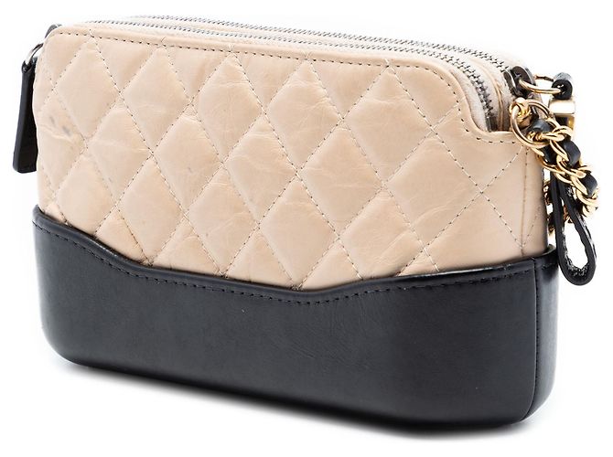Pochette Gabrielle bicolore beige en cuir de veau vieilli avec double fermeture éclair et chaîne Chanel - vue 2