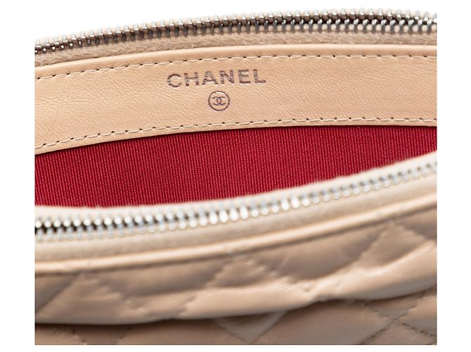 Pochette Gabrielle bicolore beige en cuir de veau vieilli avec double fermeture éclair et chaîne Chanel - vue 5