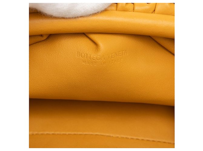 Bottega Veneta Borsa a tracolla The Mini Pouch in agnello marrone Caramello - vista 5