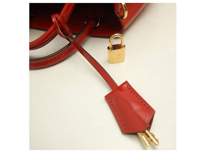 Borsa Louis Vuitton Vernis Montaigne BB in Cerise Fuschia - vista 14