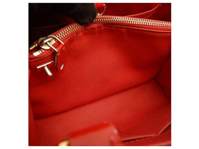 Borsa Louis Vuitton Vernis Montaigne BB in Cerise Fuschia - vista 23