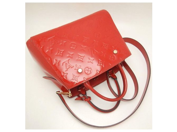 Borsa Louis Vuitton Vernis Montaigne BB in Cerise Fuschia - vista 3
