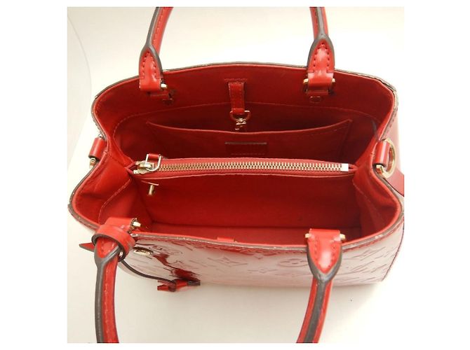 Borsa Louis Vuitton Vernis Montaigne BB in Cerise Fuschia - vista 4