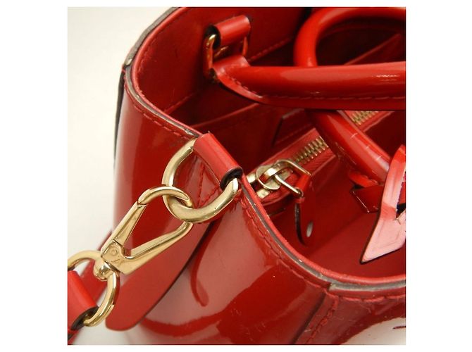 Borsa Louis Vuitton Vernis Montaigne BB in Cerise Fuschia - vista 8