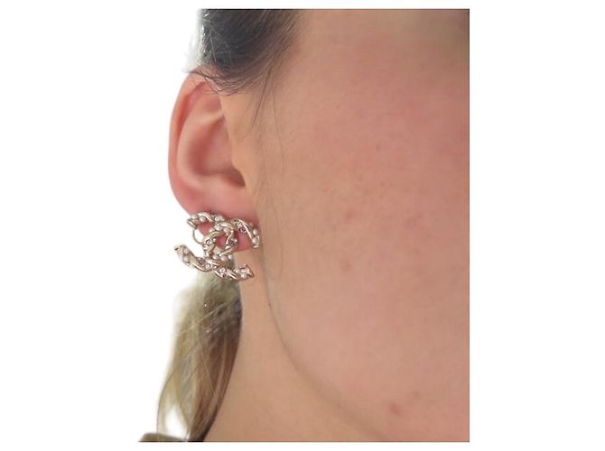 NUOVI ORECCHINI CHANEL LOGO CC PERLE STRASS IN METALLO DORATO D'oro - vista 10