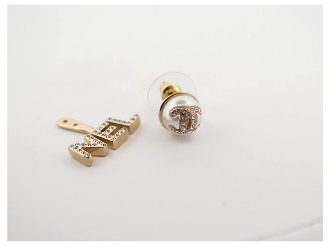 NUOVI ORECCHINI PENDENTI CHANEL LOGO CC E STRASS D'oro - vista 11