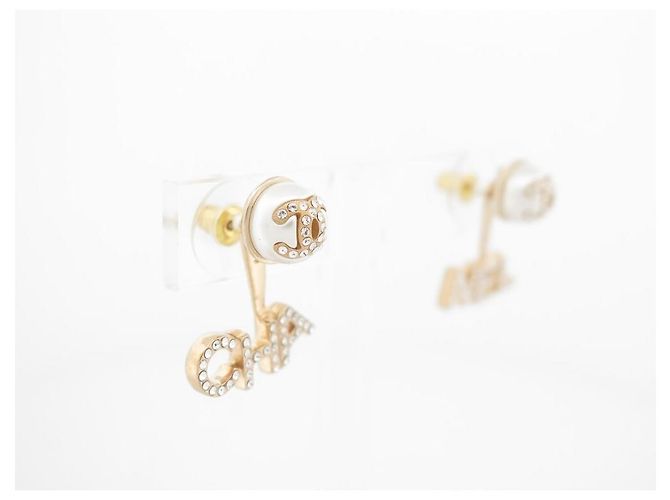 NUOVI ORECCHINI PENDENTI CHANEL LOGO CC E STRASS D'oro - vista 3