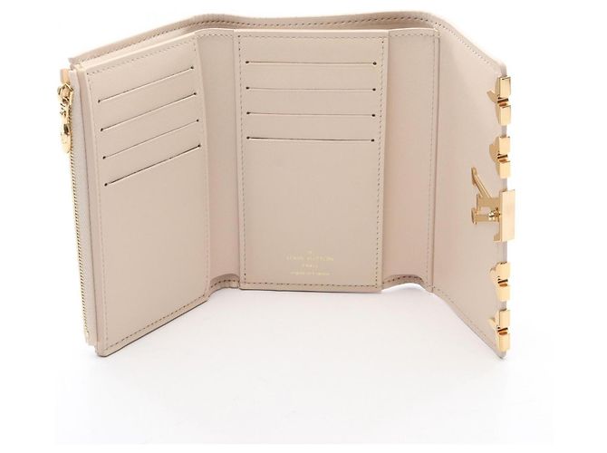 Cartera Louis Vuitton Capucines Compact Crudo - vista 3