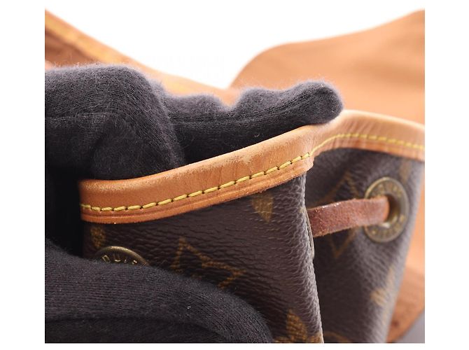 Zaino/Borsa Louis Vuitton Montsouris MM Marrone - vista 11