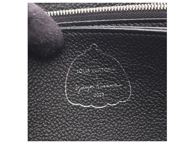 Cartera Louis Vuitton LV x YK Zippy Monogram Empreinte Negro Blanco - vista 4