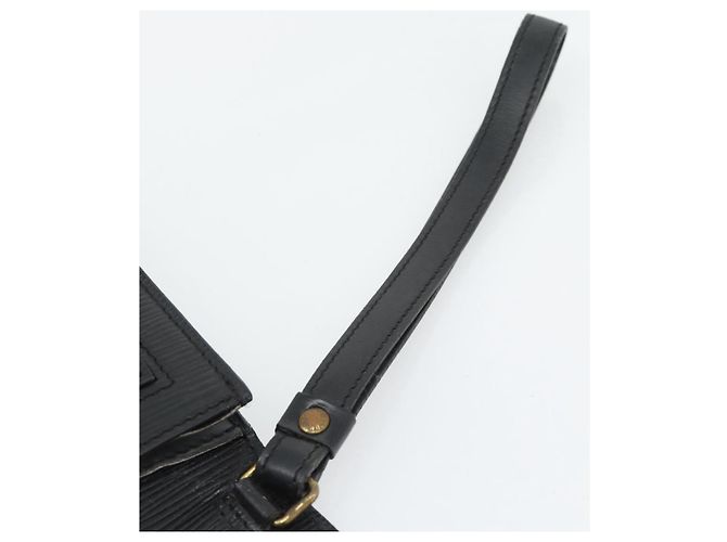 LOUIS VUITTON Epi Serie Dragonne Clutch Bag Black Noir M52612 LV Auth 180593 Nero - vista 8