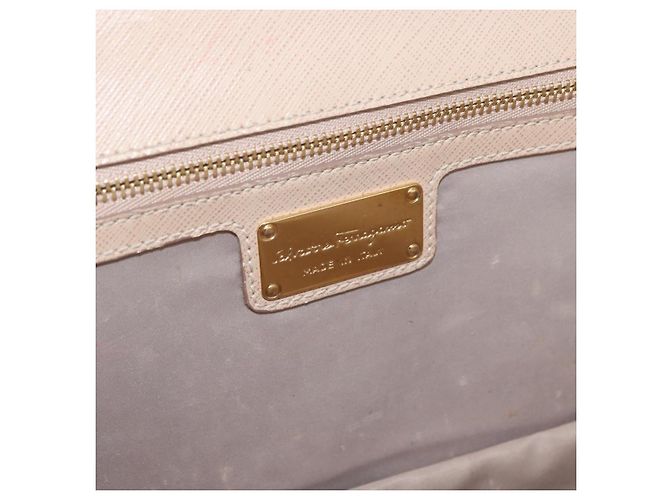 Borsa a Spalla Salvatore Ferragamo Vala Chain in Pelle Oro Beige Auth BA13006 D'oro - view 17