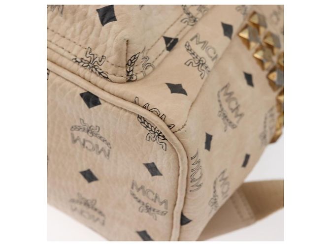 Mochila MCM Vicetos Logogram PVC Leather Ivory Gold Auth 179462 Dourado Cru - vista 13