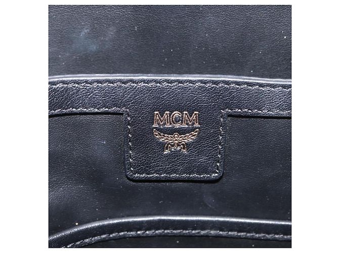 Mochila MCM Vicetos Logogram PVC Leather Ivory Gold Auth 179462 Dourado Cru - vista 18