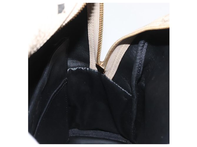 Mochila MCM Vicetos Logogram PVC Leather Ivory Gold Auth 179462 Dourado Cru - vista 20