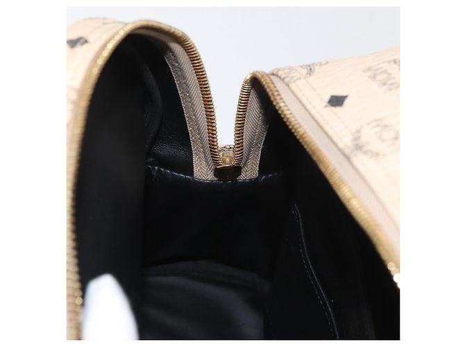 Mochila MCM Vicetos Logogram PVC Leather Ivory Gold Auth 179462 Dourado Cru - vista 21