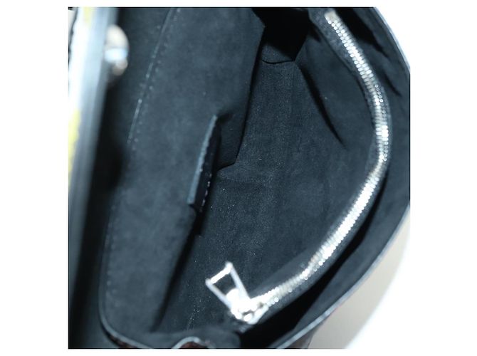 LOUIS VUITTON Yamamoto Hirosai Pochette Kabuki Mask Bag M43532 LV Auth 179813SM Monograma - vista 26
