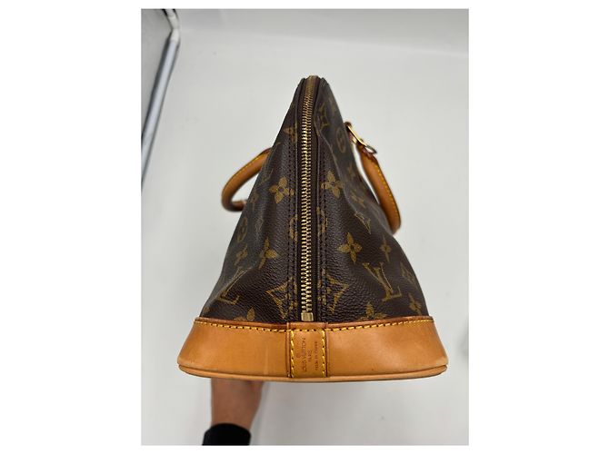 Sac à main Louis Vuitton Alma Monogram Canvas MM Marron - vue 7