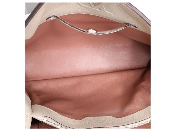 Borsa Louis Vuitton Capucines GM in pelle Taurillon beige - vista 11