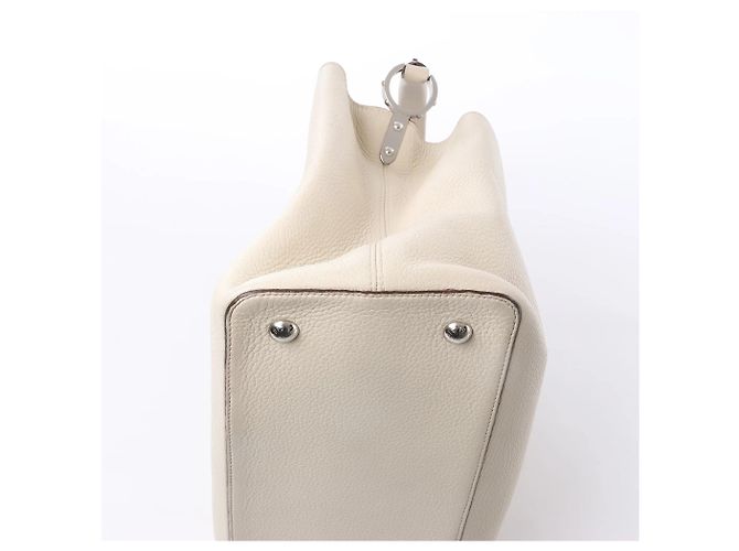 Borsa Louis Vuitton Capucines GM in pelle Taurillon beige - vista 8