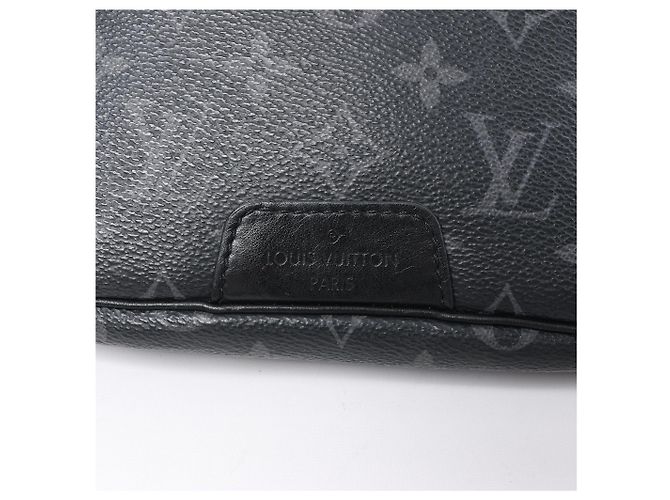 Borsa a tracolla Louis Vuitton Bum Bag PM Discovery Monogram Eclipse Crossbody Bag in Nero M46035 - vista 6