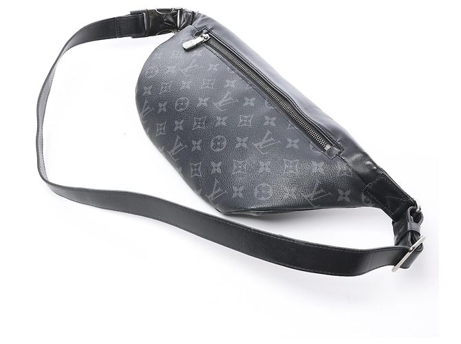 Borsa a tracolla Louis Vuitton Bum Bag PM Discovery Monogram Eclipse Crossbody Bag in Nero M46035 - vista 9