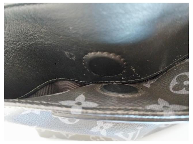 Louis Vuitton Mochila Monogram Eclipse Negro - vista 4