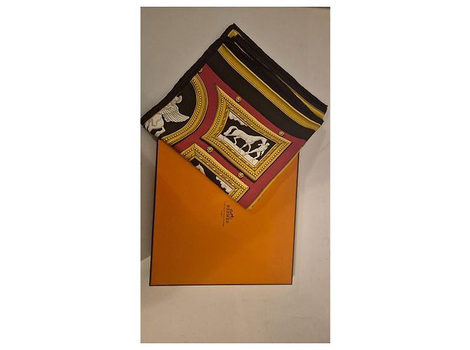Hermès Pañuelo de seda 'Les Muses' Robert Dallet Negro Roja Dorado - vista 2
