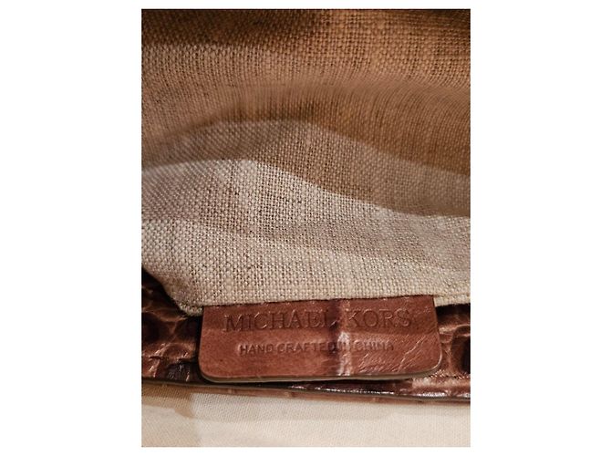 Michael Kors Borsa Tote in Pelle Goffrata Marrone - vista 13