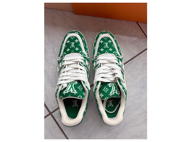 Louis Vuitton LV Trainer Sneakers Monogram Verde Bianco - vista 3