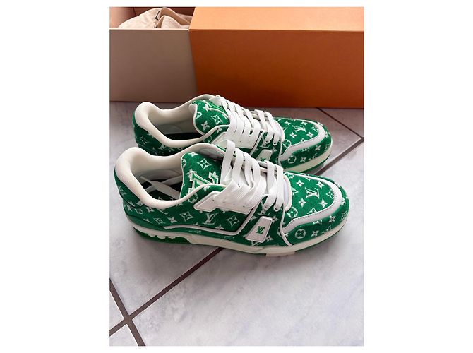 Louis Vuitton LV Trainer Sneakers Monogram Verde Bianco - vista 4