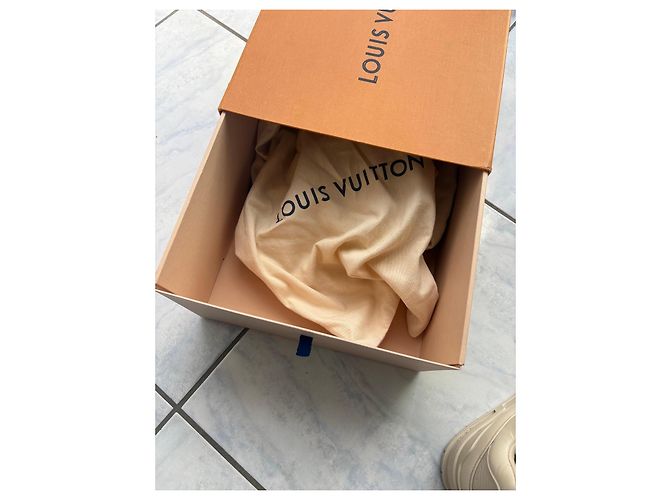 Louis Vuitton LV Trainer Sneakers Pelle Beige - vista 10