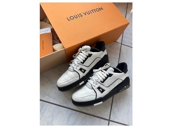 Louis Vuitton LV Trainer Sneakers Bianco e Nero - vista 2