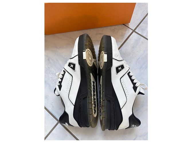 Louis Vuitton LV Trainer Sneakers Bianco e Nero - vista 6
