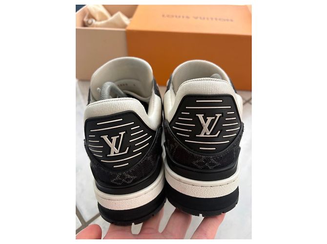 Sneakers Louis Vuitton Rivoli Monogram Nero Bianco Monogramma - vista 5