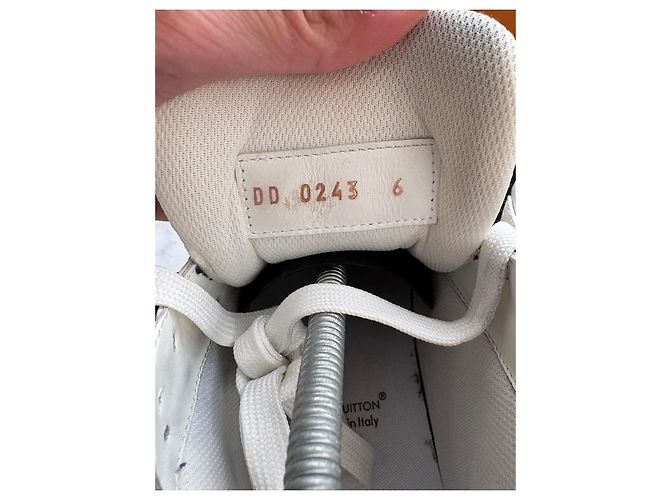 Sneakers Louis Vuitton Rivoli Monogram Nero Bianco Monogramma - vista 7