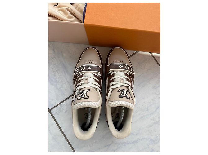 Louis Vuitton LV Trainer Sneakers in pelle marrone e crema Bianco Beige - vista 3
