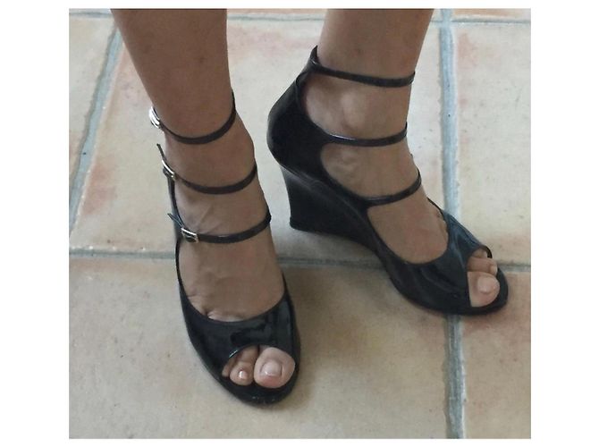 Jimmy Choo Gali Sandali con zeppa in pelle verniciata - vista 5