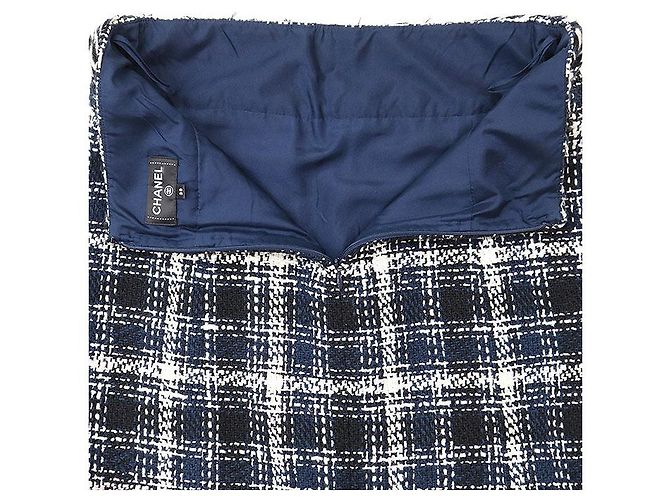 Timeless Chanel Tweed Karomuster Rock Schwarz Weiß Marineblau - vista 8